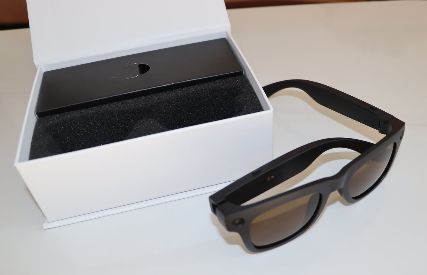 8MP AI Smart Glasses with HD Camera AI Translation Audio Playback Photochromic Lenses