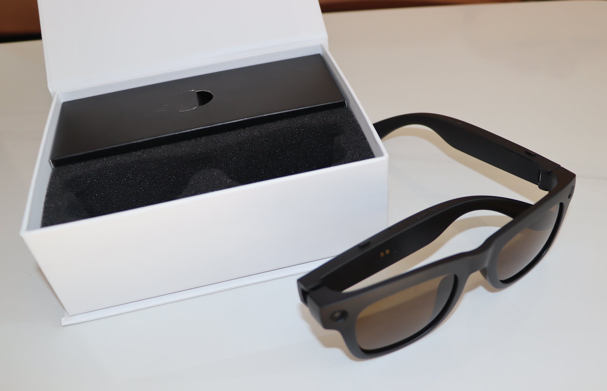 8MP AI Smart Glasses with HD Camera AI Translation Audio Playback Photochromic Lenses