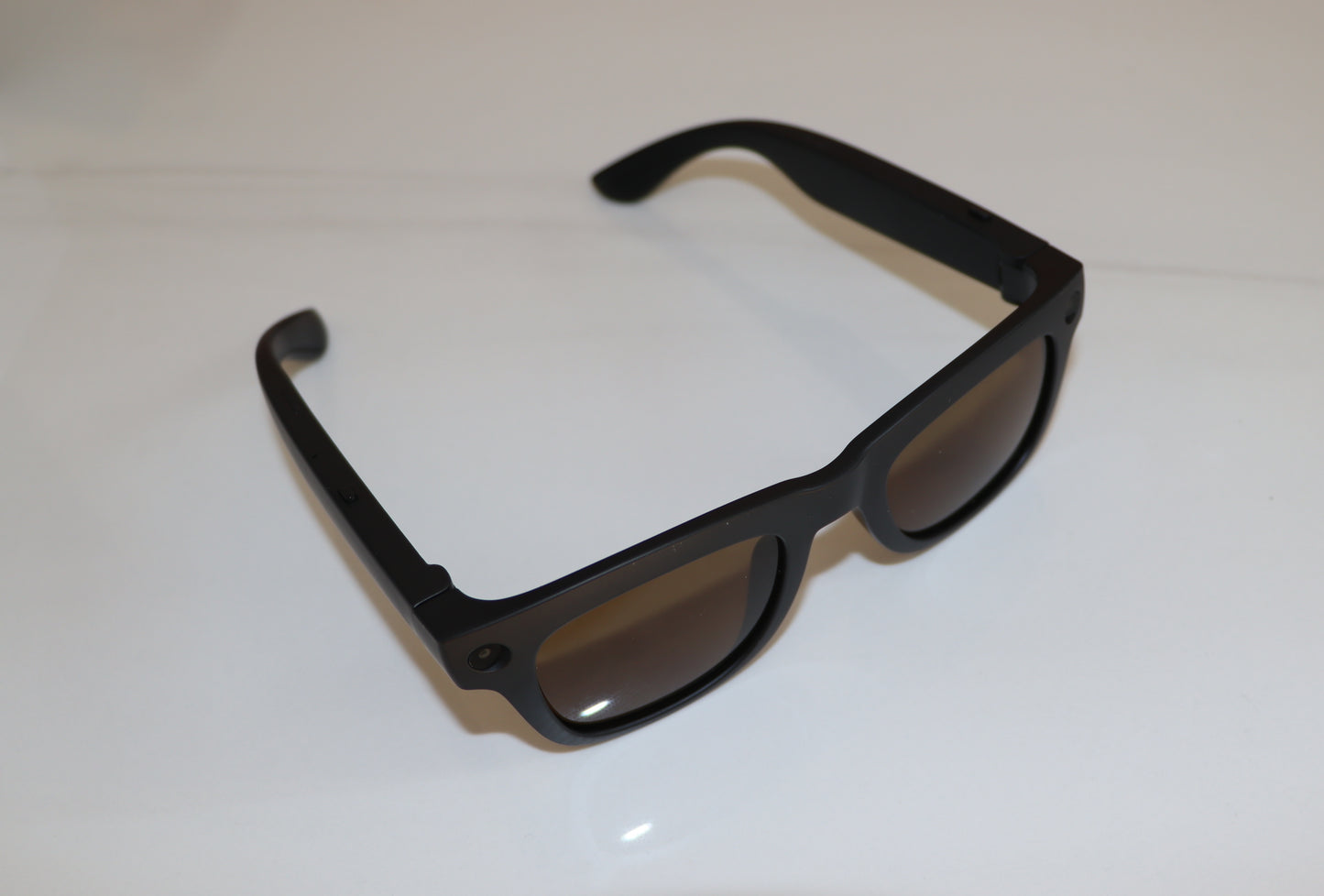 8MP AI Smart Glasses with HD Camera AI Translation Audio Playback Photochromic Lenses