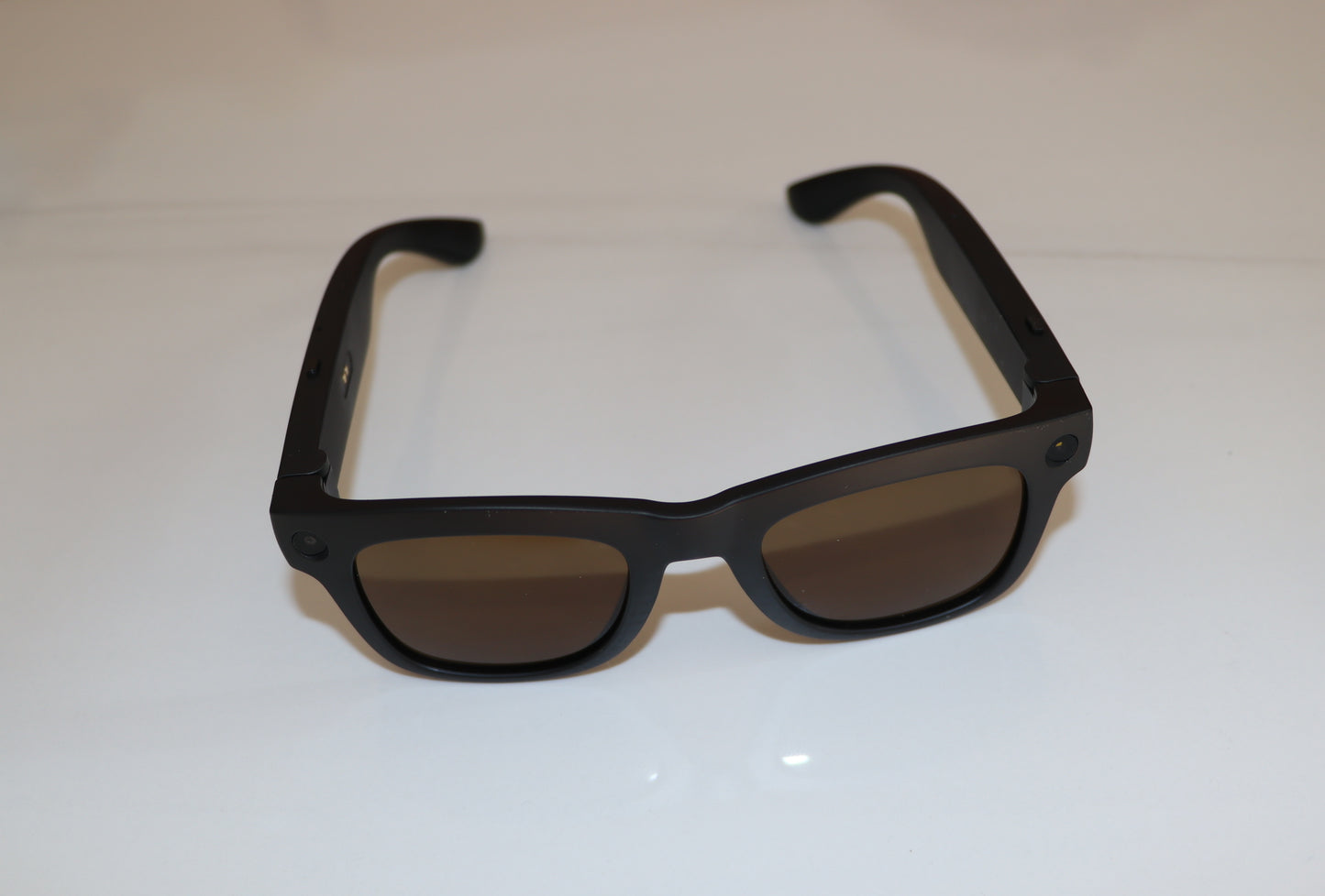 8MP AI Smart Glasses with HD Camera AI Translation Audio Playback Photochromic Lenses