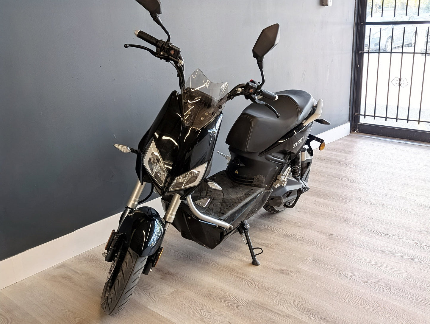 2021 Ziggy Z3 Sport Electric Scooter – 60V Lithium, 40-Mile Range